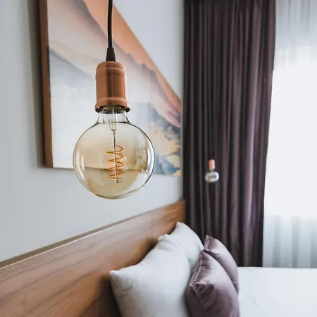 Plaza Apartment *